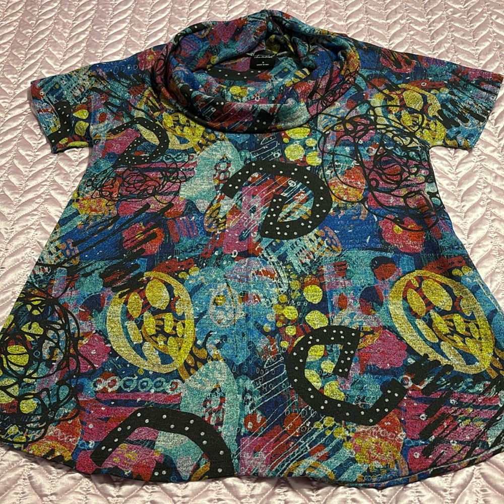 INOAH Cowl Neck short sleeve knit top. Abstract, primary multi colors. Size S/M
